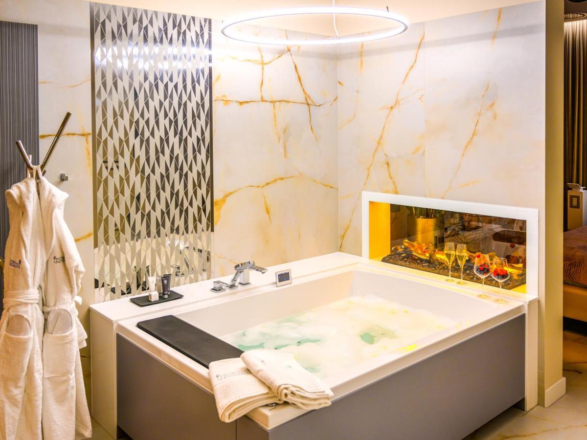 Pietryna Apartments Luxury - Sauna , Jacuzzi , Bezposrednio Przy Ul Piotrkowskiej Łódź Eksteriør billede