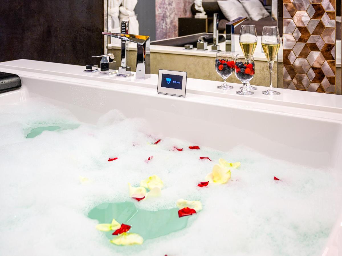 Pietryna Apartments Luxury - Sauna , Jacuzzi , Bezposrednio Przy Ul Piotrkowskiej Łódź Eksteriør billede