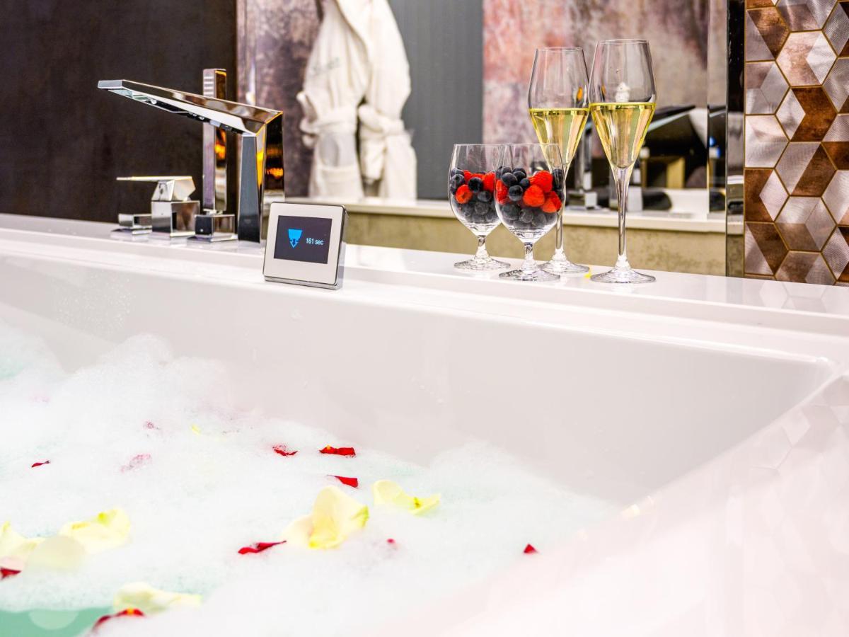 Pietryna Apartments Luxury - Sauna , Jacuzzi , Bezposrednio Przy Ul Piotrkowskiej Łódź Eksteriør billede